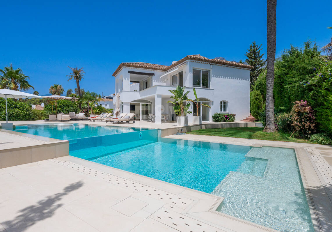 Villa familiar excepcional con vistas panorámicas al mar, cerca de la Milla de Oro de Marbella