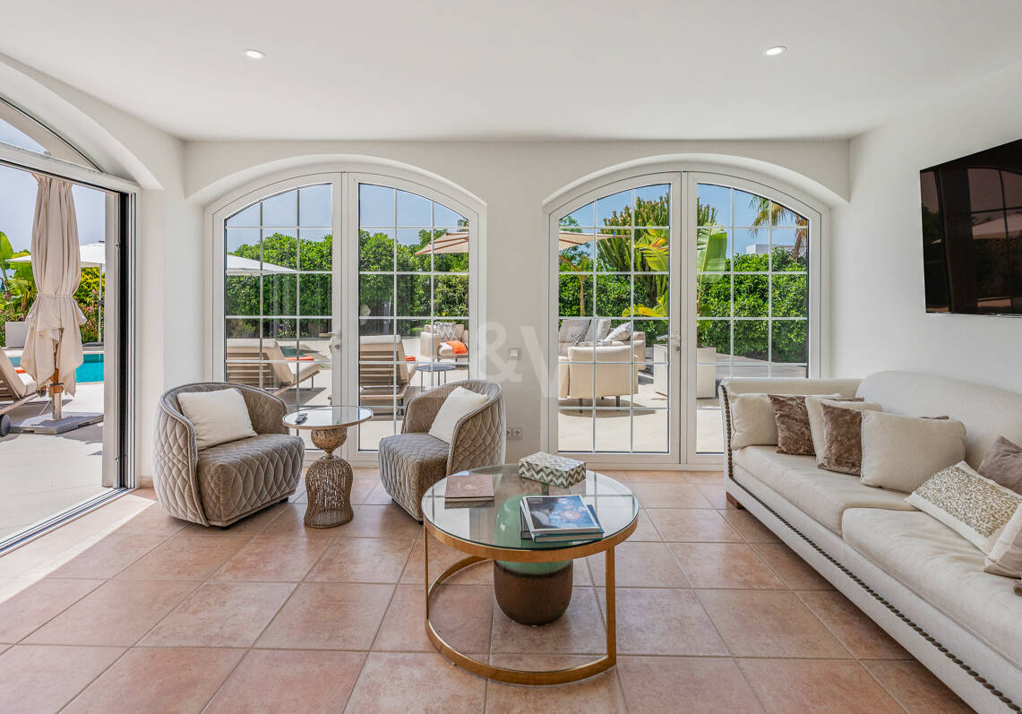 Villa familiar excepcional con vistas panorámicas al mar, cerca de la Milla de Oro de Marbella