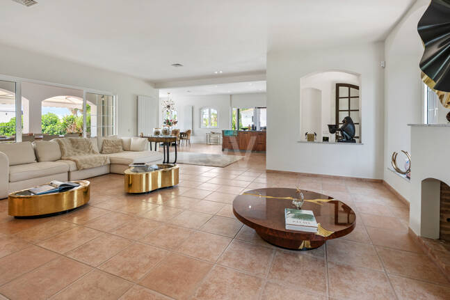 Villa familiar excepcional con vistas panorámicas al mar, cerca de la Milla de Oro de Marbella