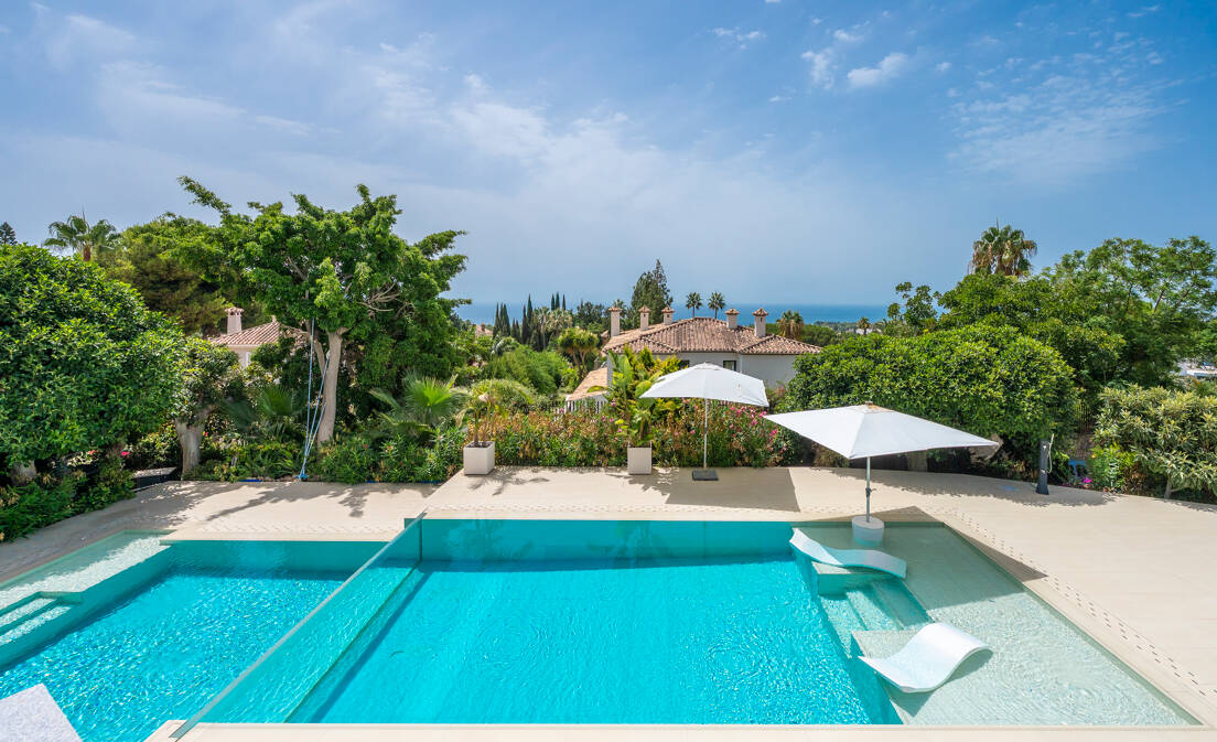 Villa for rent in Sierra Blanca, Marbella Golden Mile with 4 bedrooms, 4 bathrooms and has pool (privat), garage and...