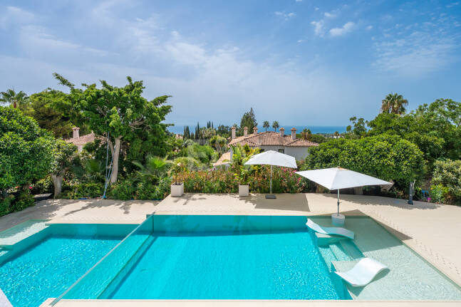 Villa familiar excepcional con vistas panorámicas al mar, cerca de la Milla de Oro de Marbella