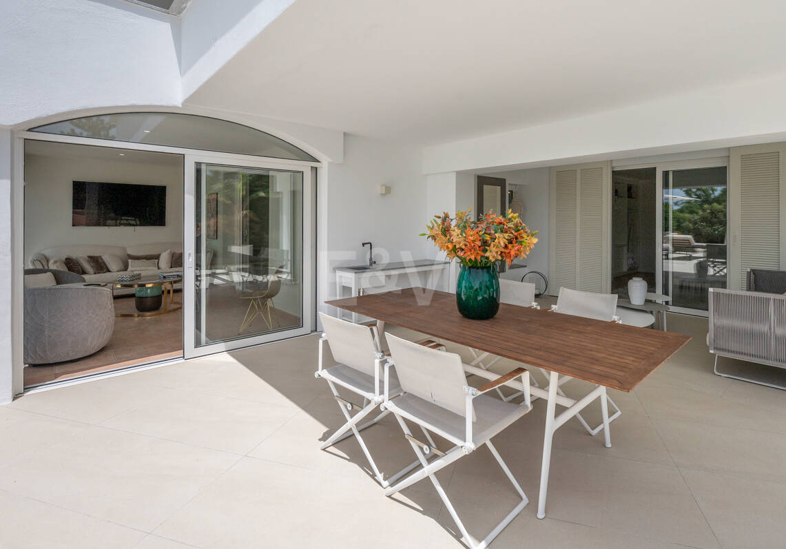 Villa familiar excepcional con vistas panorámicas al mar, cerca de la Milla de Oro de Marbella