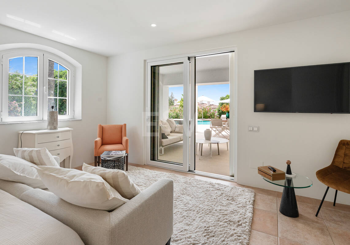 Villa familiar excepcional con vistas panorámicas al mar, cerca de la Milla de Oro de Marbella