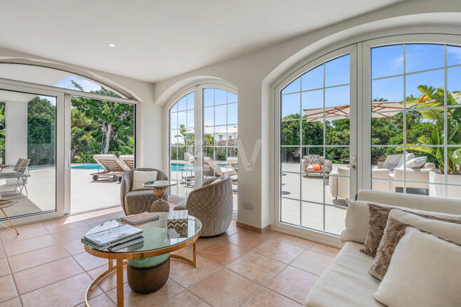 Villa familiar excepcional con vistas panorámicas al mar, cerca de la Milla de Oro de Marbella