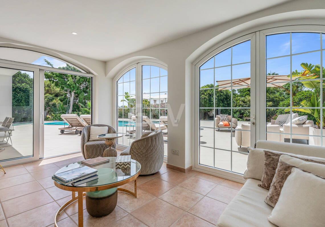 Villa familiar excepcional con vistas panorámicas al mar, cerca de la Milla de Oro de Marbella
