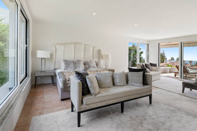 Villa familiar excepcional con vistas panorámicas al mar, cerca de la Milla de Oro de Marbella