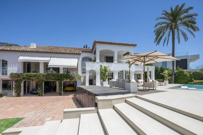 Villa familiar excepcional con vistas panorámicas al mar, cerca de la Milla de Oro de Marbella