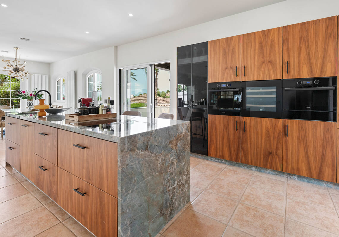Villa familiar excepcional con vistas panorámicas al mar, cerca de la Milla de Oro de Marbella