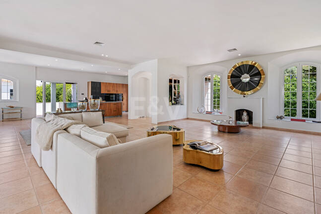 Villa familiar excepcional con vistas panorámicas al mar, cerca de la Milla de Oro de Marbella