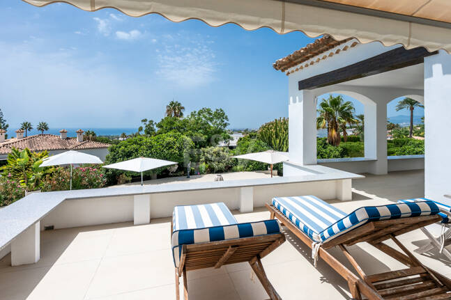 Villa familiar excepcional con vistas panorámicas al mar, cerca de la Milla de Oro de Marbella