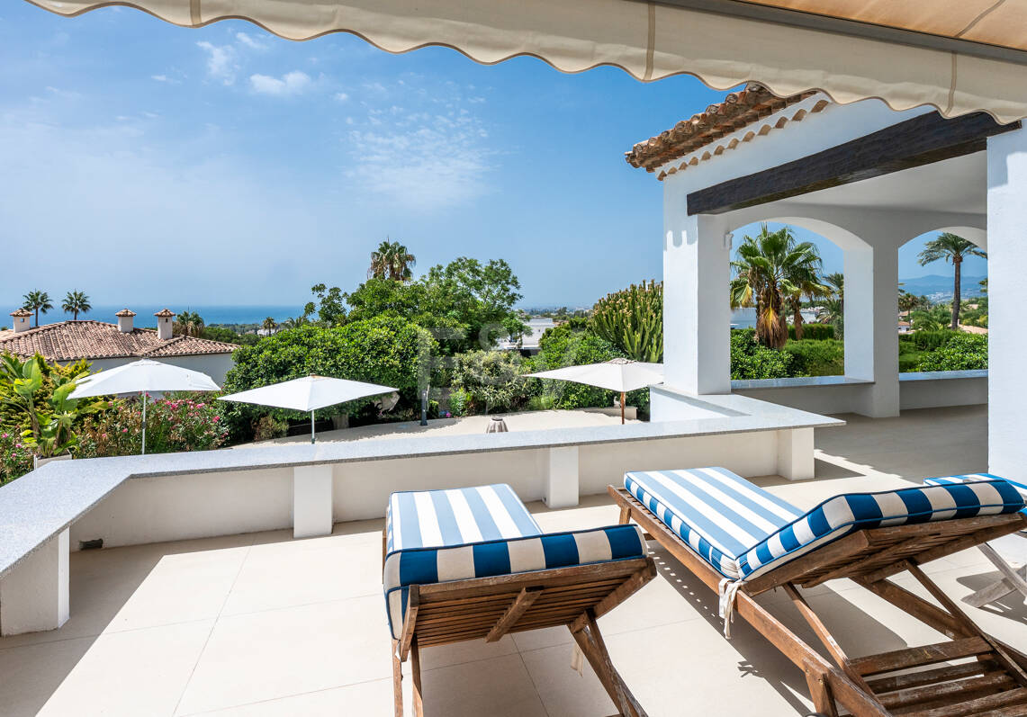 Villa familiar excepcional con vistas panorámicas al mar, cerca de la Milla de Oro de Marbella