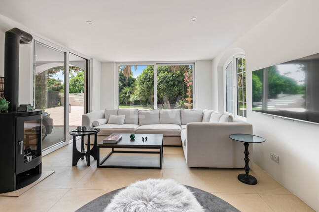 Villa familiar excepcional con vistas panorámicas al mar, cerca de la Milla de Oro de Marbella