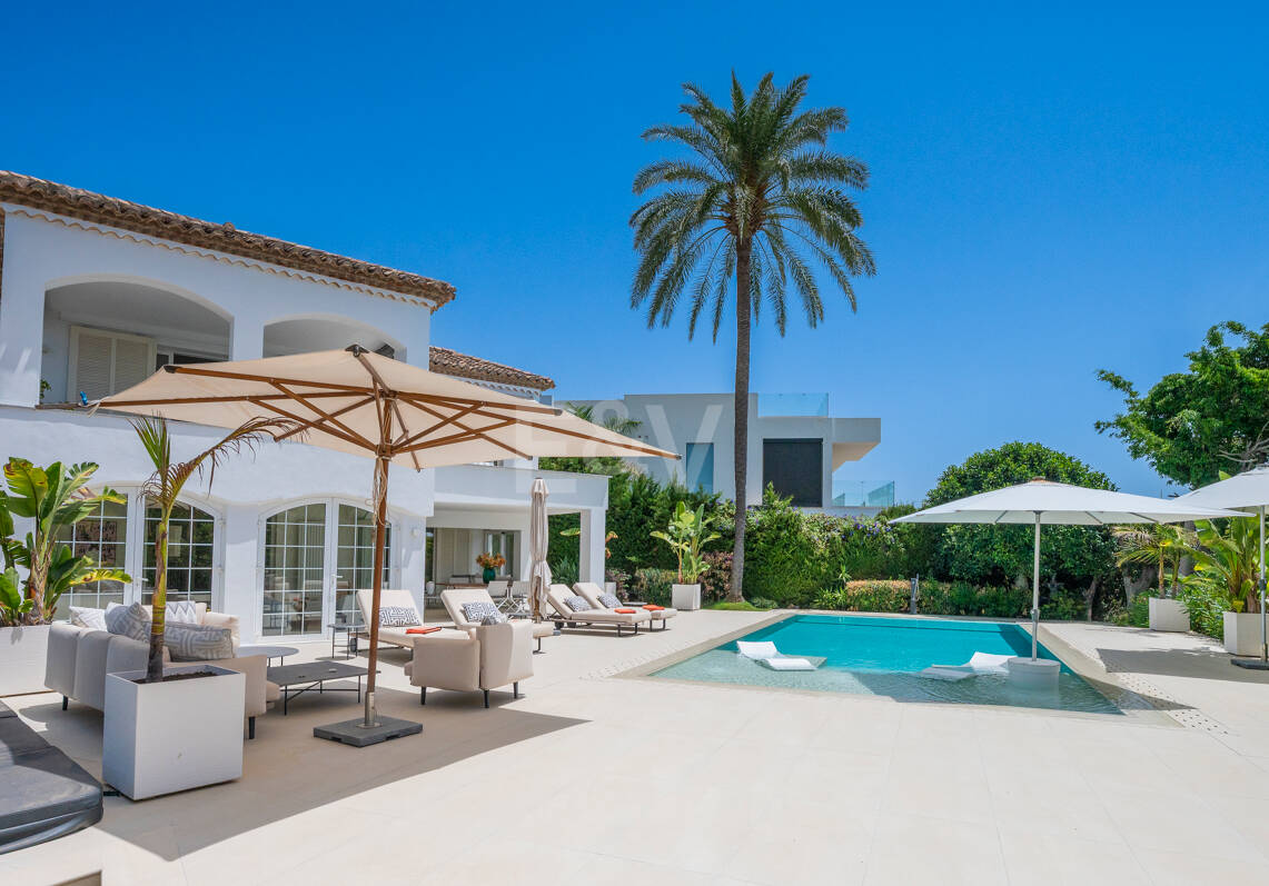 Villa familiar excepcional con vistas panorámicas al mar, cerca de la Milla de Oro de Marbella