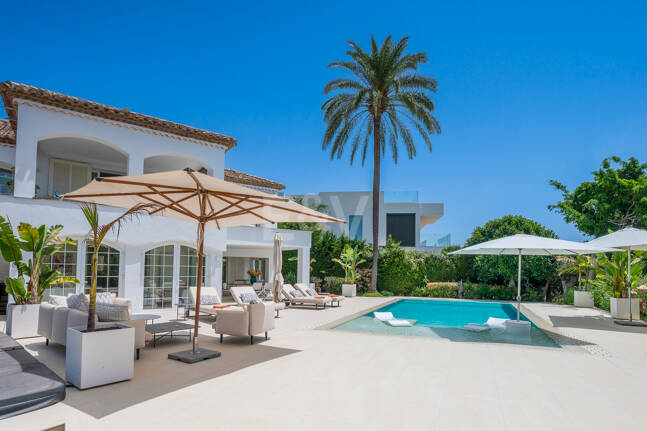 Villa familiar excepcional con vistas panorámicas al mar, cerca de la Milla de Oro de Marbella