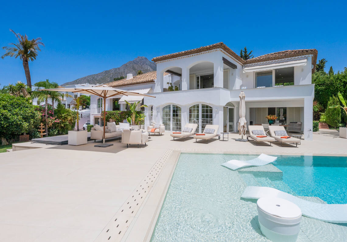 Villa familiar excepcional con vistas panorámicas al mar, cerca de la Milla de Oro de Marbella