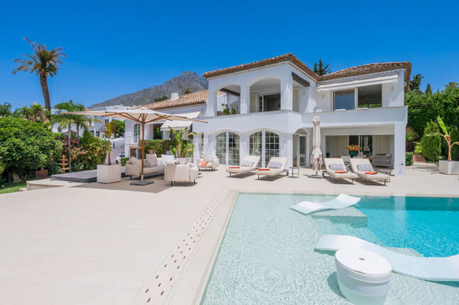 Villa familiar excepcional con vistas panorámicas al mar, cerca de la Milla de Oro de Marbella