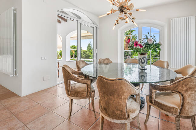Villa familiar excepcional con vistas panorámicas al mar, cerca de la Milla de Oro de Marbella