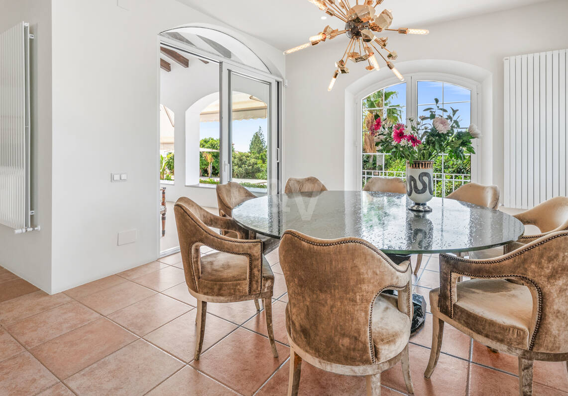 Villa familiar excepcional con vistas panorámicas al mar, cerca de la Milla de Oro de Marbella