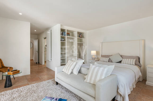 Villa familiar excepcional con vistas panorámicas al mar, cerca de la Milla de Oro de Marbella