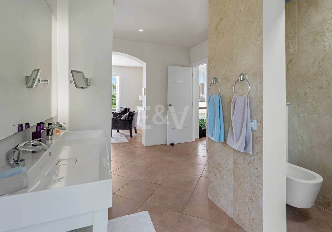 Villa familiar excepcional con vistas panorámicas al mar, cerca de la Milla de Oro de Marbella