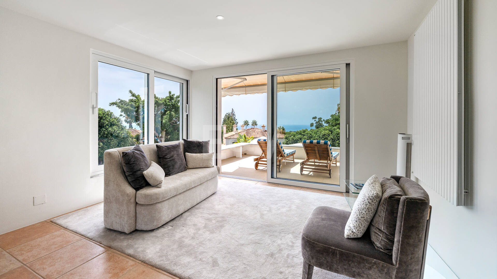 Villa familiar excepcional con vistas panorámicas al mar, cerca de la Milla de Oro de Marbella