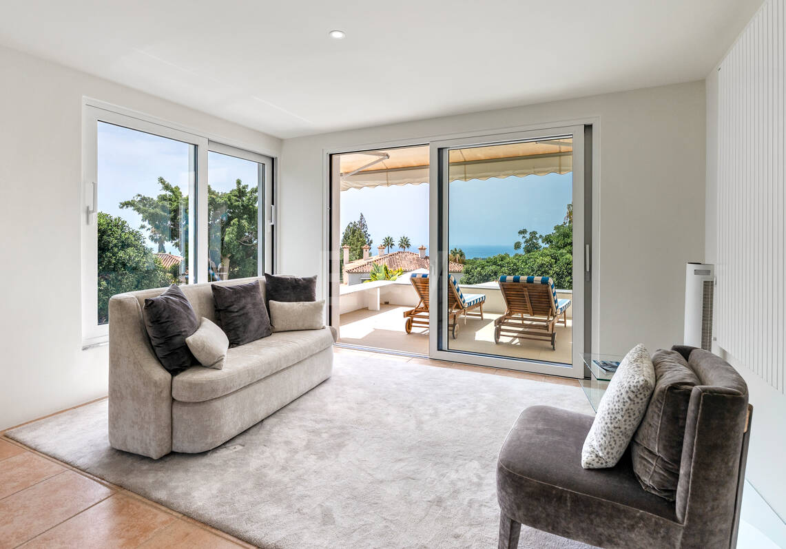 Villa familiar excepcional con vistas panorámicas al mar, cerca de la Milla de Oro de Marbella