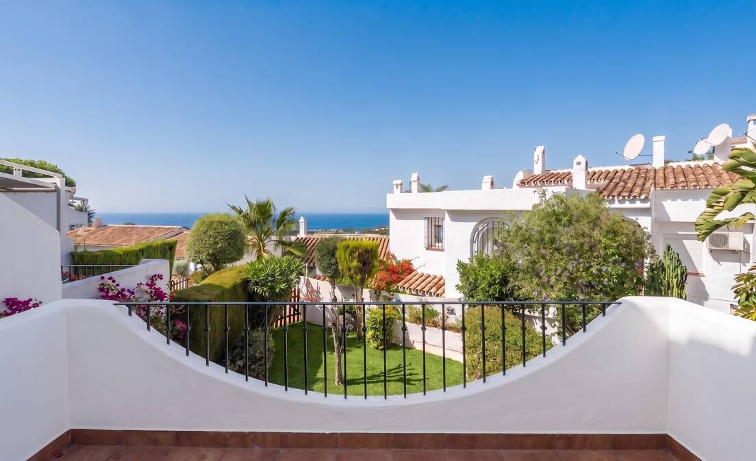 Discover this charming two-bedroom townhouse for sale in Altos de Los Monteros, a peaceful residential area in Marbella East. Offering...