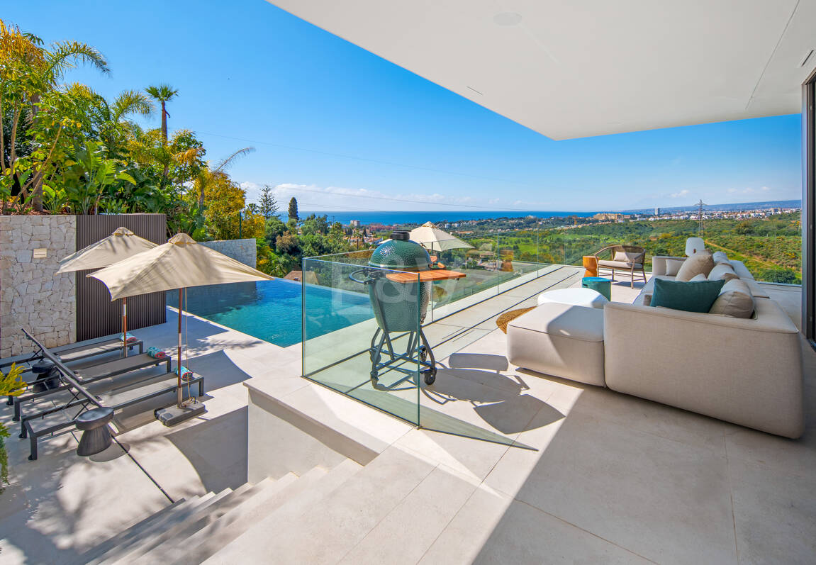 Moderne Villa mit grenzenlosem Ausblick