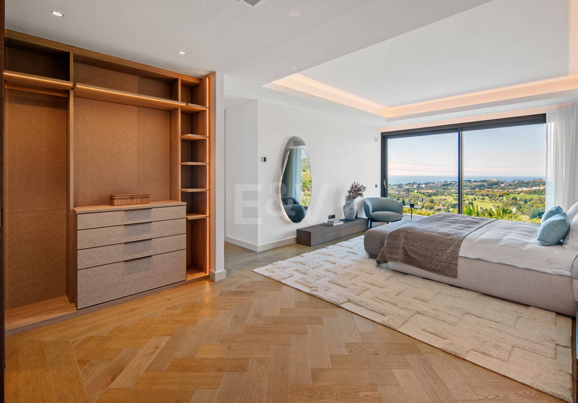 Spektakuläre neue Villa mit Panoramablick auf das Meer und die Berge