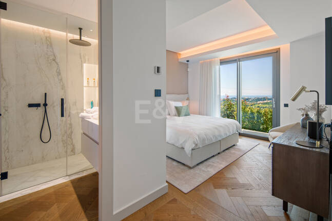 Moderne Villa mit grenzenlosem Ausblick