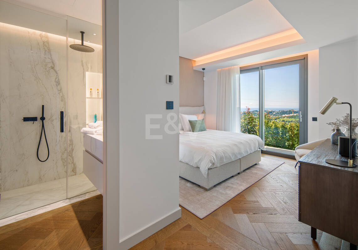 Spektakuläre neue Villa mit Panoramablick auf das Meer und die Berge
