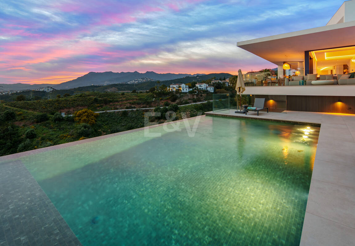 Moderne Villa mit grenzenlosem Ausblick