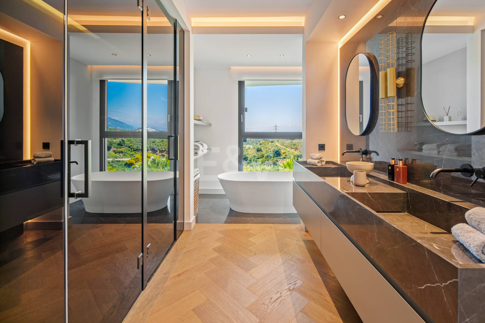 Moderne Villa mit grenzenlosem Ausblick