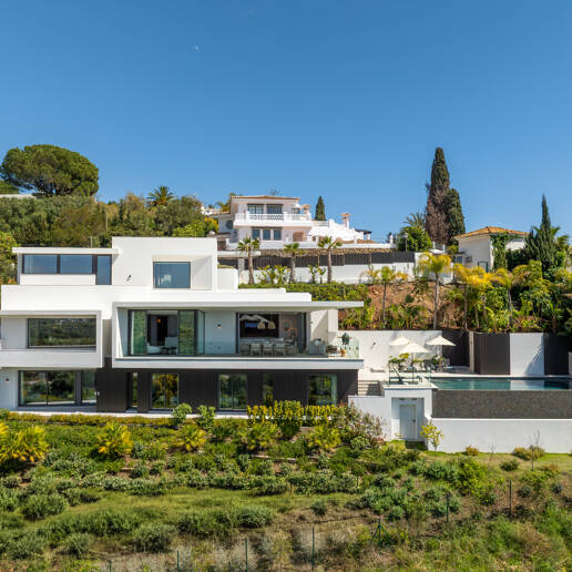 Espectacular villa de nueva construcción con vistas panorámicas al mar y a la montaña