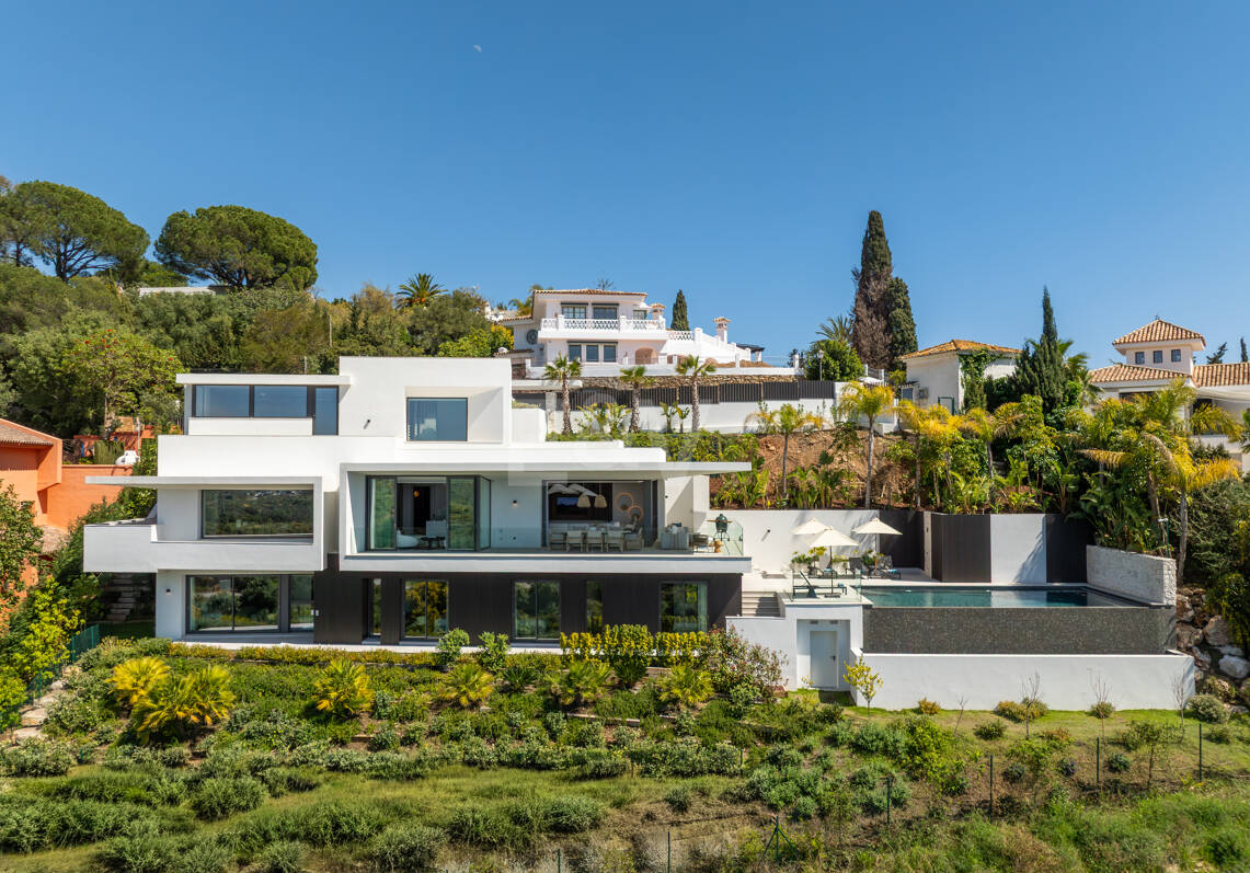 Spektakuläre neue Villa mit Panoramablick auf das Meer und die Berge