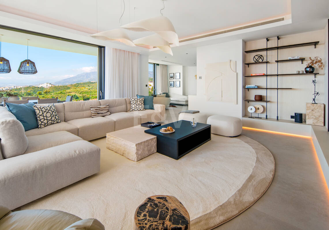 Spektakuläre neue Villa mit Panoramablick auf das Meer und die Berge