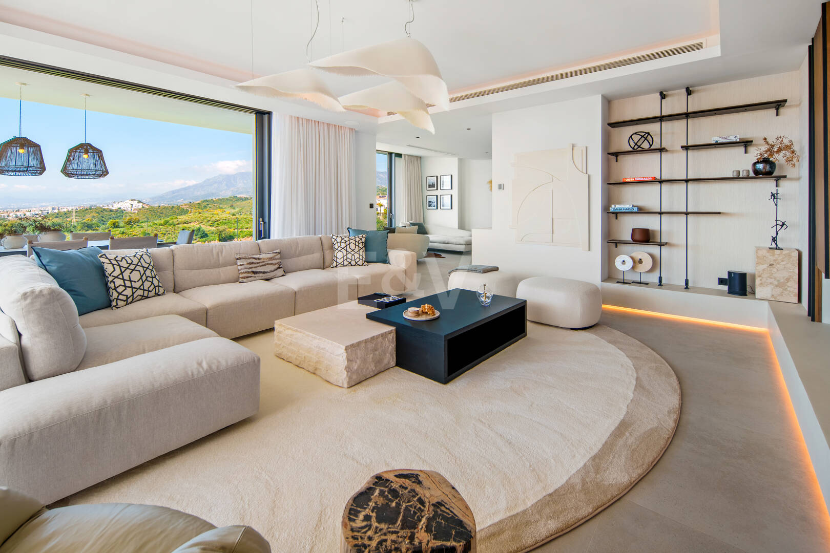 Moderne Villa mit grenzenlosem Ausblick