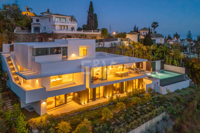 Moderne Villa mit grenzenlosem Ausblick