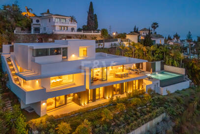 Moderne Villa mit grenzenlosem Ausblick