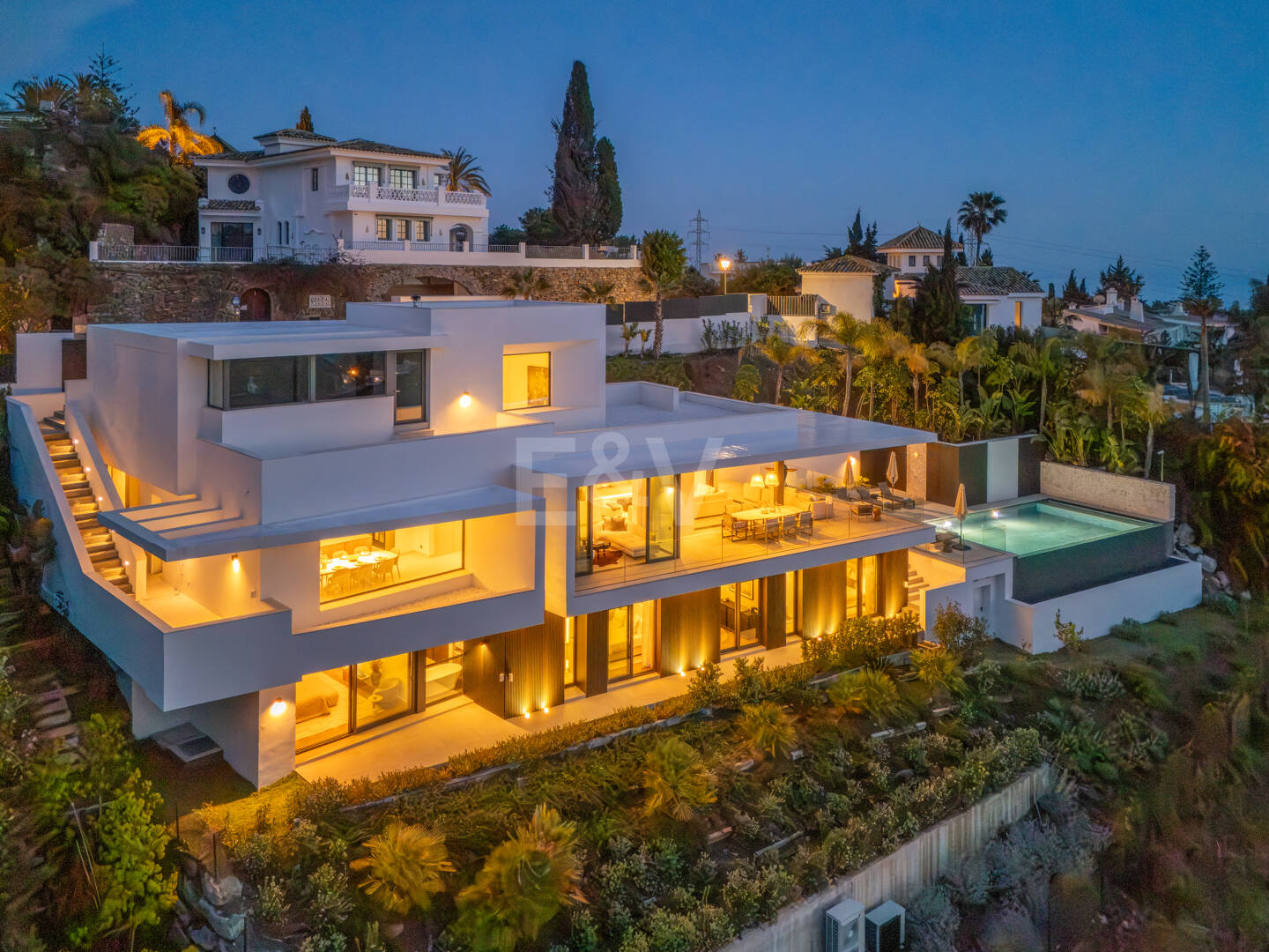 Moderne Villa mit grenzenlosem Ausblick