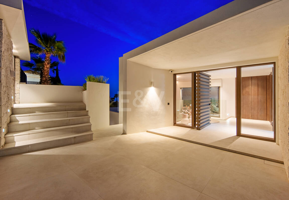 Moderne Villa mit grenzenlosem Ausblick