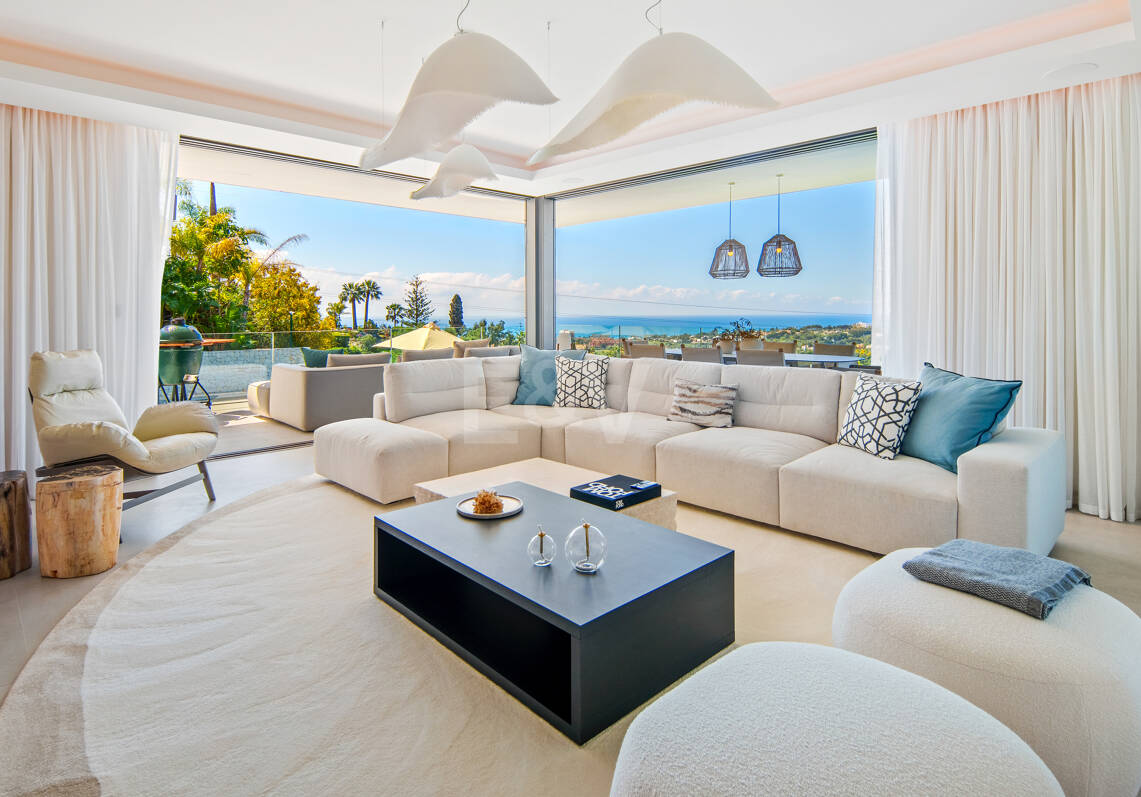 Spektakuläre neue Villa mit Panoramablick auf das Meer und die Berge