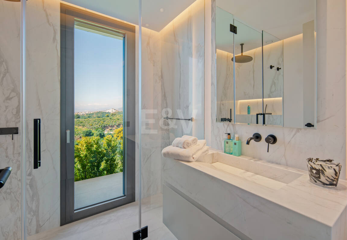 Moderne Villa mit grenzenlosem Ausblick