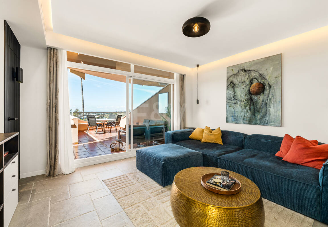 Turnkey ready apartment with Panoramic Seaviews in the heart of the Golf-Valley