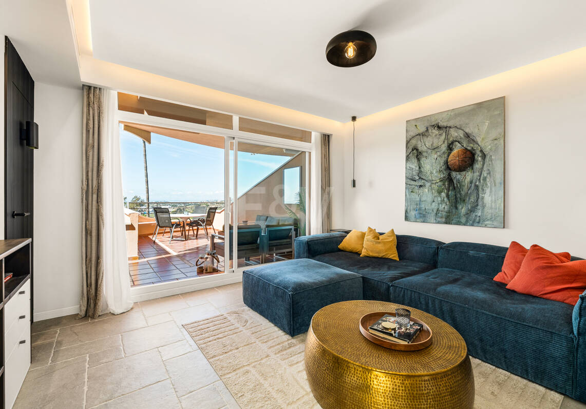 Turnkey ready apartment with Panoramic Sea views in the heart of the Golf-Valley, Las Brisa