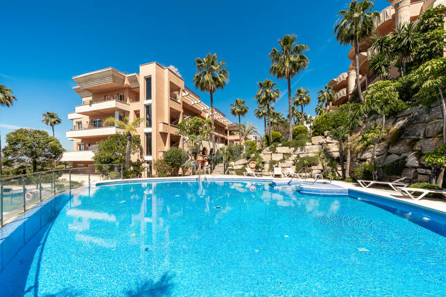 Turnkey ready apartment with Panoramic Seaviews in the heart of the Golf-Valley