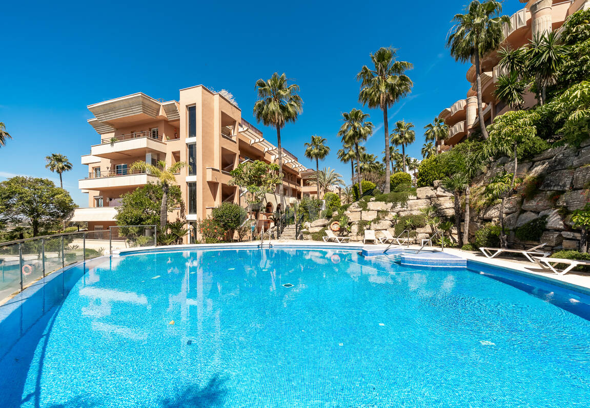 Turnkey ready apartment with Panoramic Seaviews in the heart of the Golf-Valley