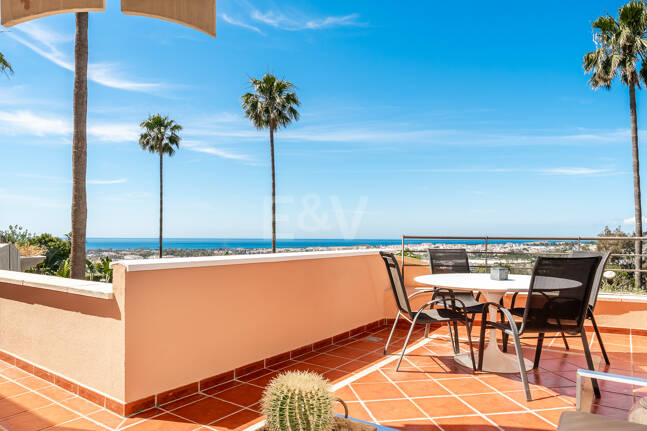 Turnkey ready apartment with Panoramic Seaviews in the heart of the Golf-Valley