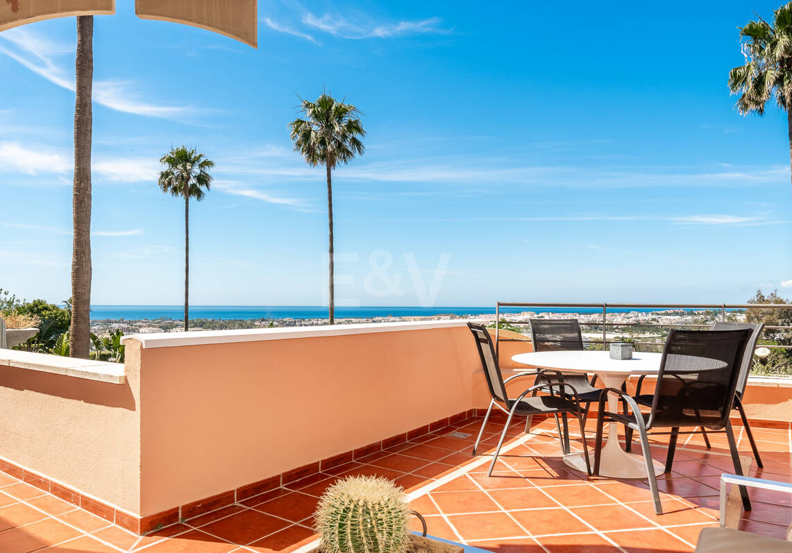 Turnkey ready apartment with Panoramic Sea views in the heart of the Golf-Valley, Las Brisa