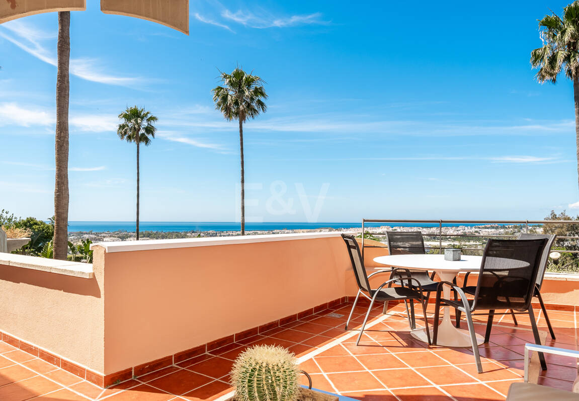 Turnkey ready apartment with Panoramic Seaviews in the heart of the Golf-Valley